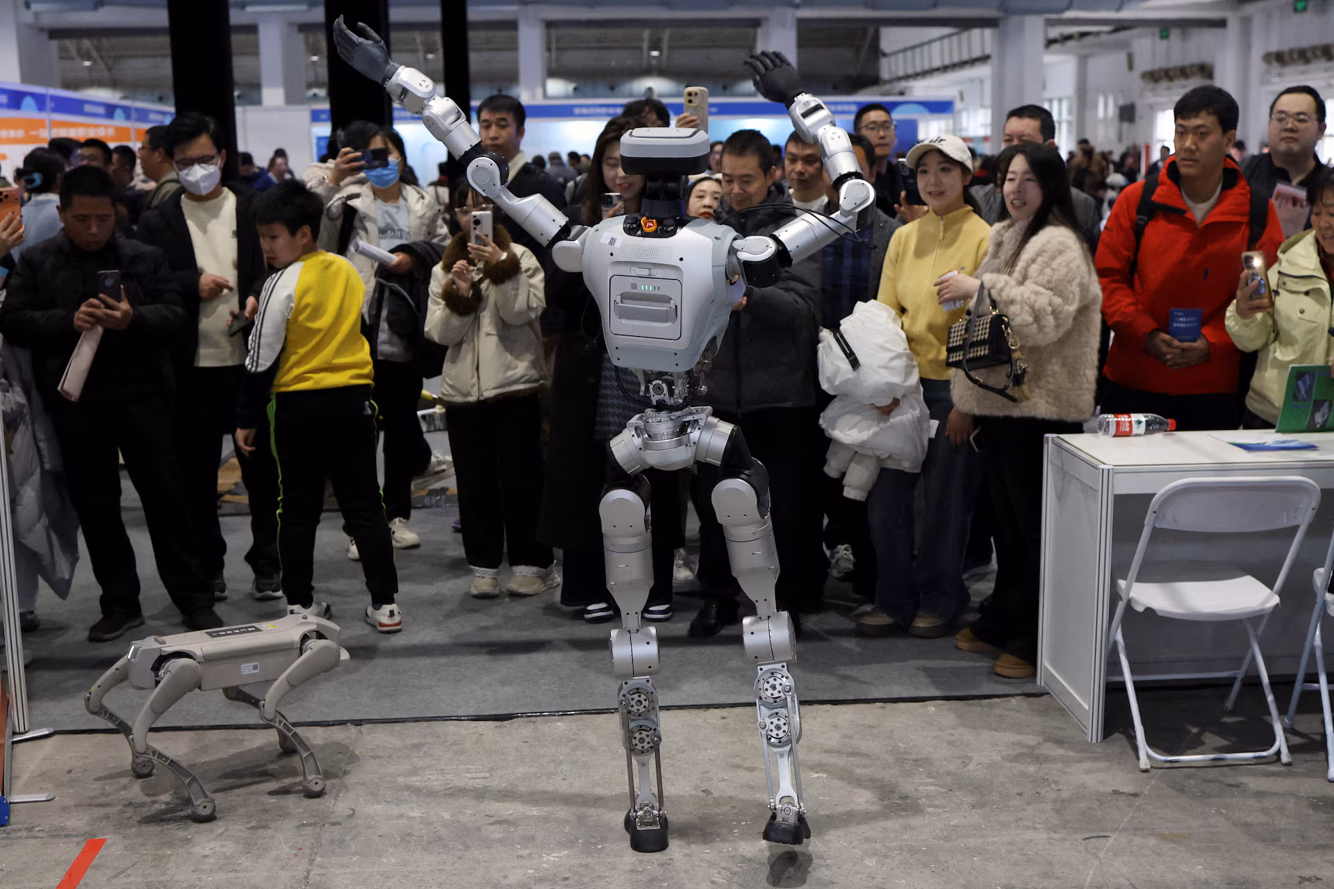 ABD'li Milletvekilleri, Çin Menşeli Robotların Kamu Operasyonlarında 2026'ya Kadar Yasaklanmasını Öngören Tasarıyı Sunuyor