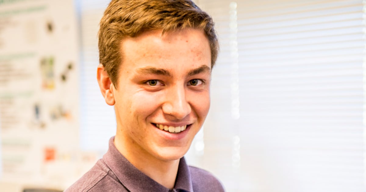 UCLA Students Win $10,000 Prize for Sign Language Translation Gloves