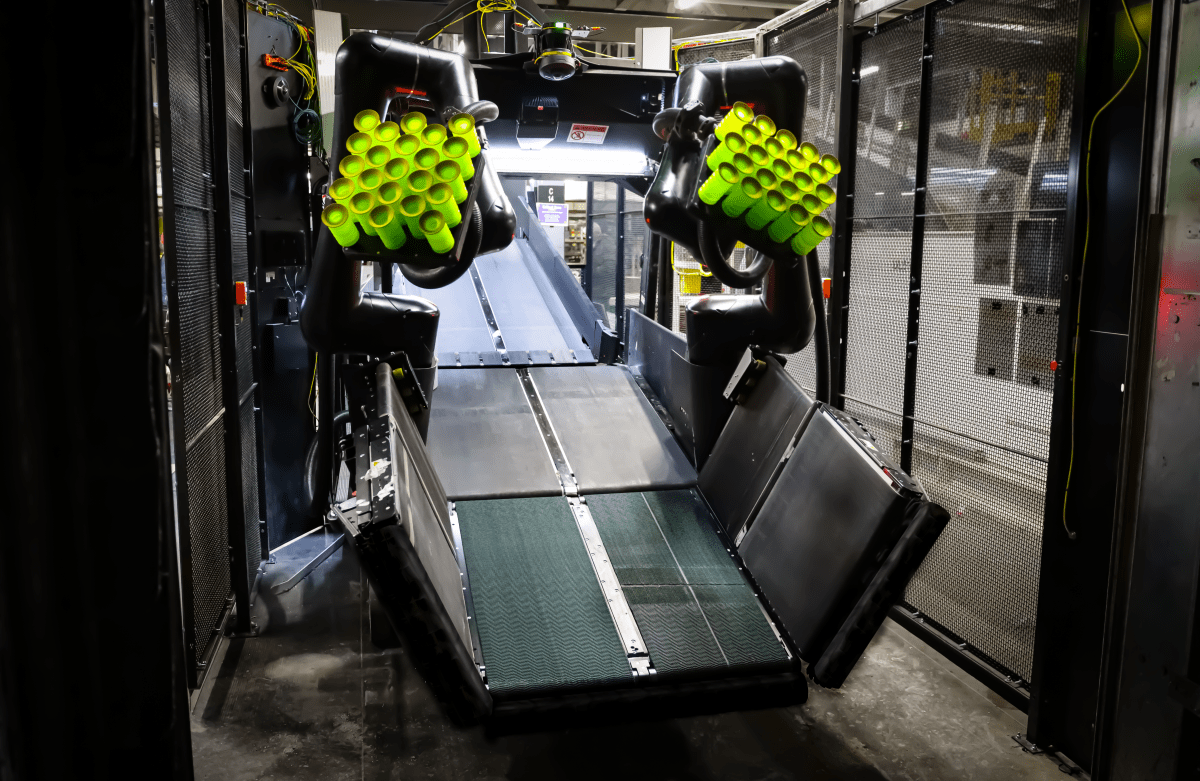 FedEx Adopts Partnership Strategy for Warehouse Automation Over In-House Tech