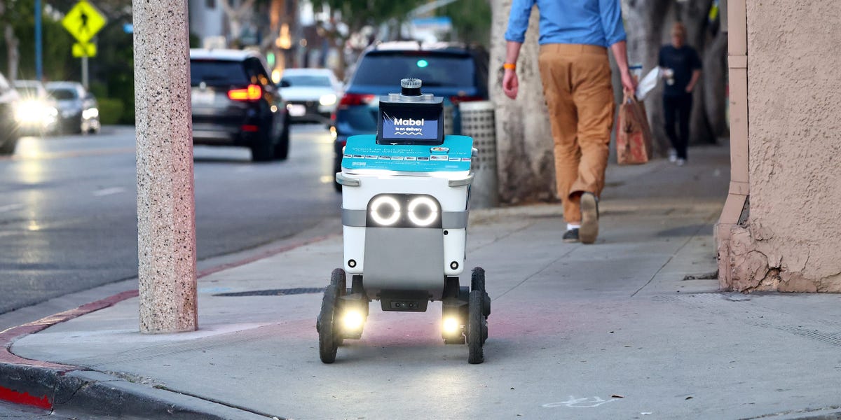 Delivery Robot Mishaps Spark Questions About Urban Robot Integration